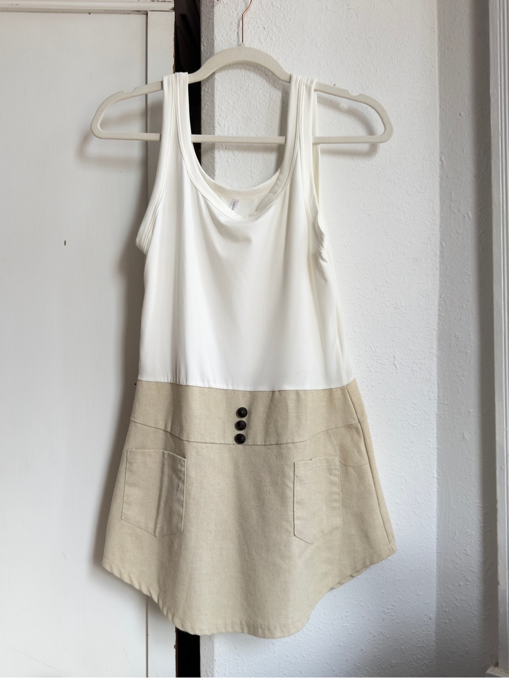 Vintage 00s Lucky tunic shell top white & beige w faceted decorative buttons